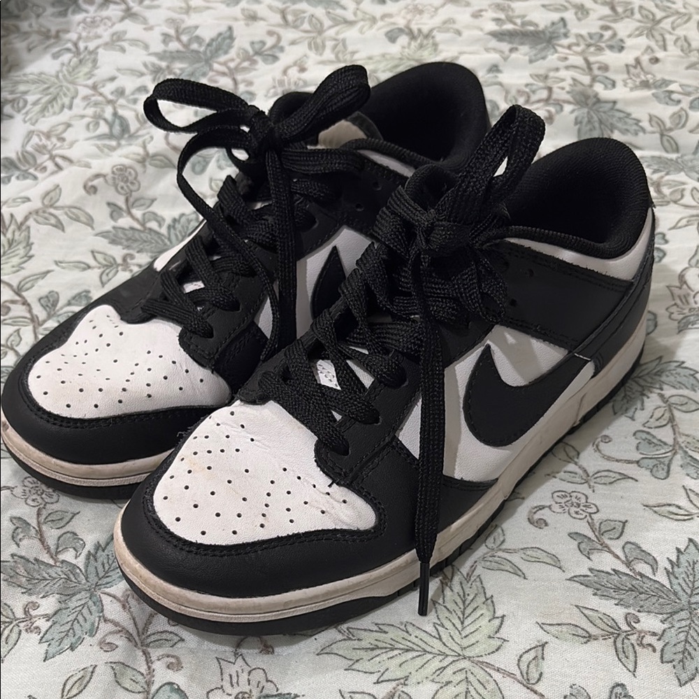 Panda Nike Black and White Sneaker 👟